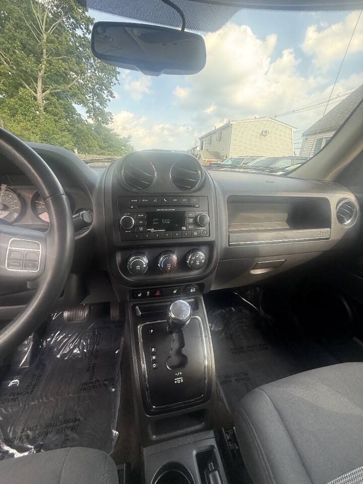 Used 2015 Jeep Patriot Latitude AWD/4WD image 11