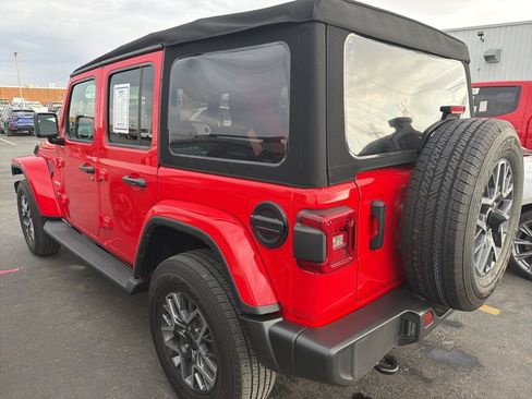 Used 2024 Jeep Wrangler Sahara image 8