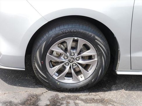 Certified 2023 Toyota Sienna XLE image 8