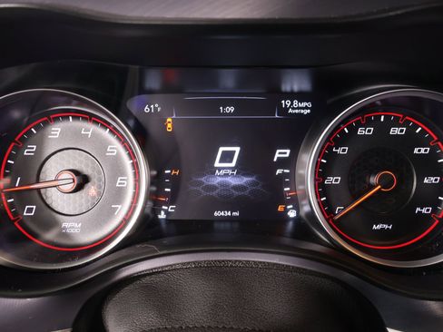 Used 2020 Dodge Charger SXT RWD image 4