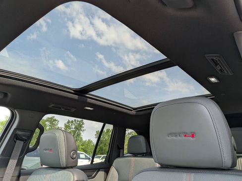 New 2026 GMC Acadia AT4 w/ Luxury Package AWD/4WD image 11