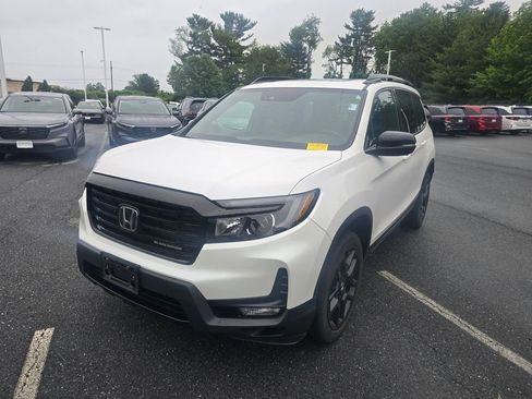 Certified 2024 Honda Passport Black Edition image 4