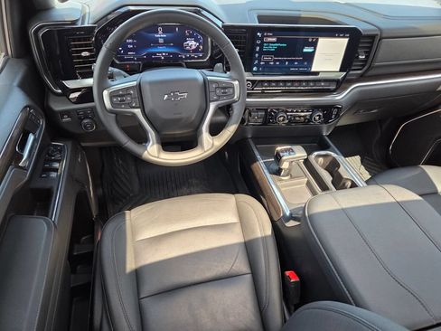 Used 2024 Chevrolet Silverado 1500 LT Trail Boss w/ Convenience Package II AWD/4WD image 11