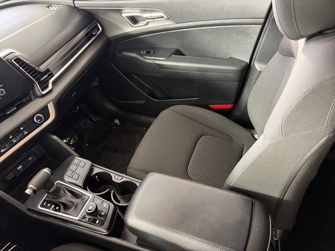 Used 2025 Kia Sportage LX FWD image 20