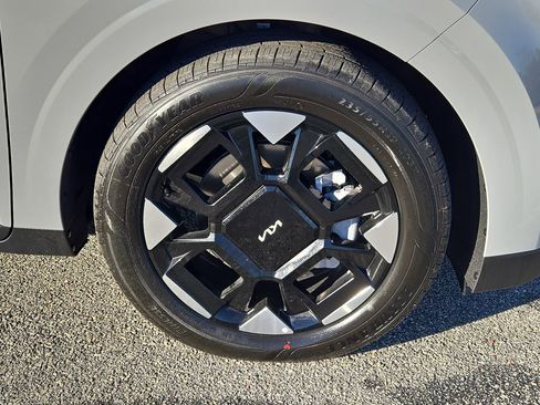 New 2026 Kia Carnival EX image 6