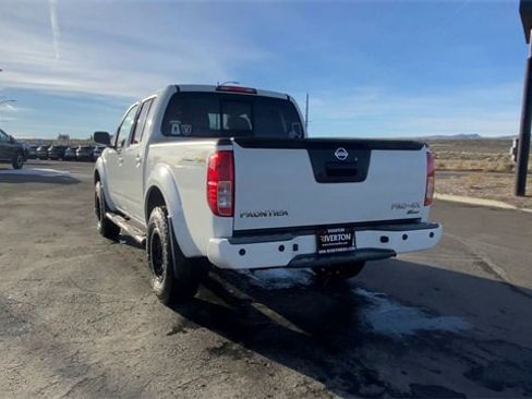 Used 2017 Nissan Frontier PRO-4X image 7