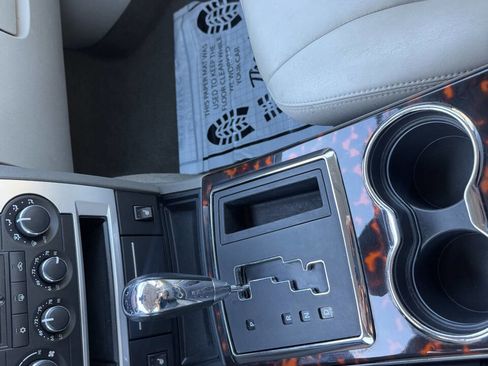 Used 2009 Chrysler 300 C image 17