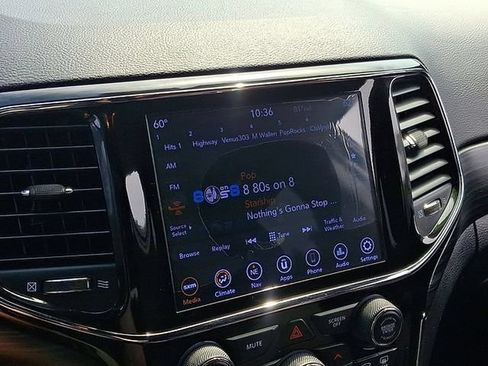 Used 2020 Jeep Grand Cherokee Laredo w/ 18" Wheel & 8.4" Radio Group AWD/4WD image 18