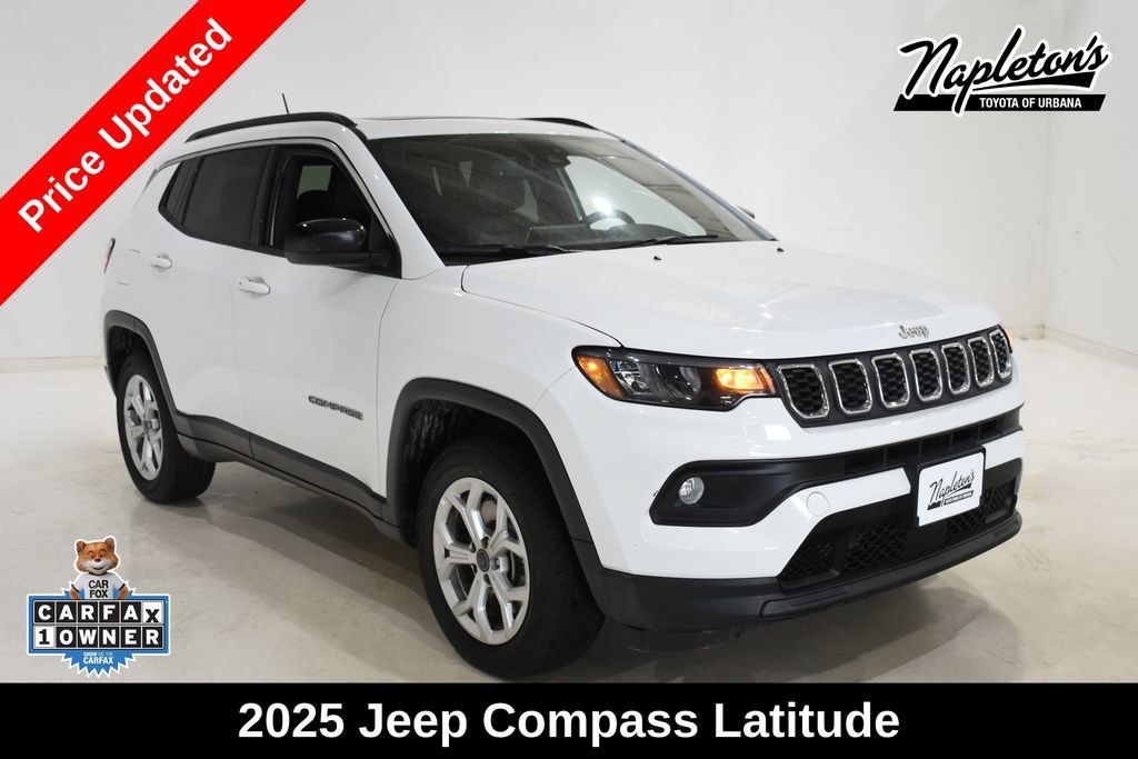 Used 2025 Jeep Compass Latitude w/ Sun & Sound Group AWD/4WD image 1