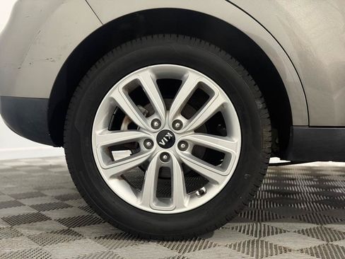 Used 2017 Kia Soul + FWD image 27