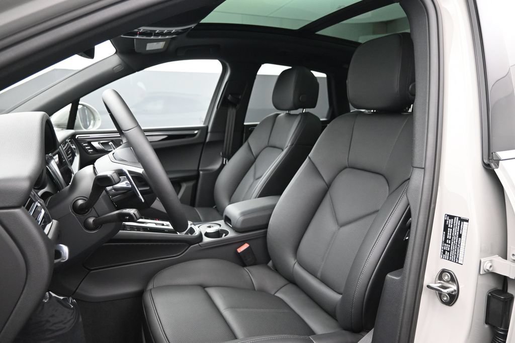 New 2026 Porsche Macan AWD/4WD image 5