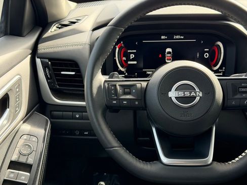 Used 2024 Nissan Rogue Platinum image 29