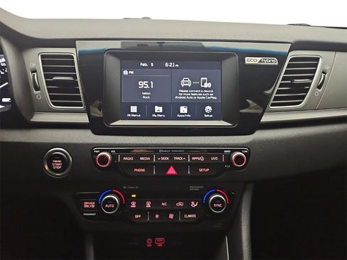Used 2017 Kia Niro LX image 17
