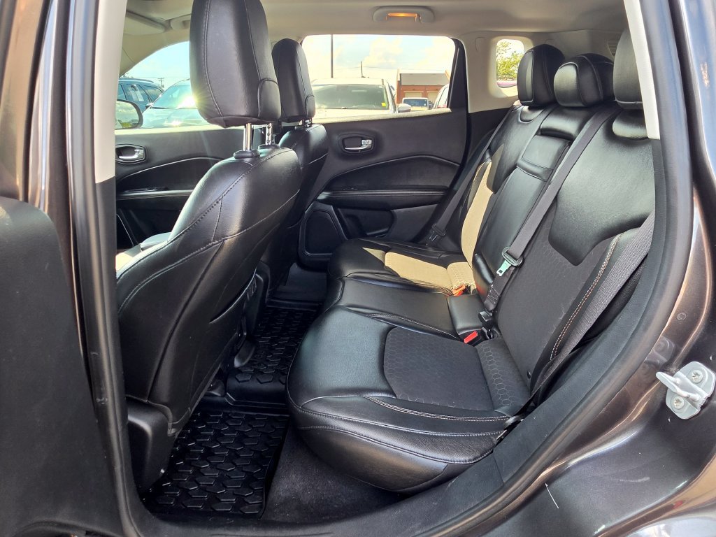 Used 2018 Jeep Compass Latitude AWD/4WD image 32