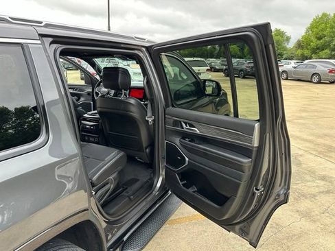 Used 2022 Jeep Wagoneer Series II RWD image 17