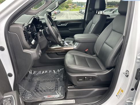 Used 2023 Chevrolet Silverado 1500 LT Trail Boss w/ LT Trail Boss Premium Package AWD/4WD image 12