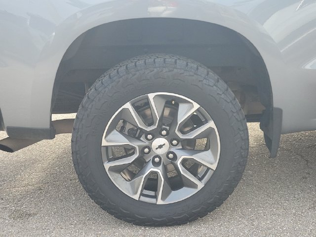Used 2023 Chevrolet Silverado 1500 LT AWD/4WD image 13