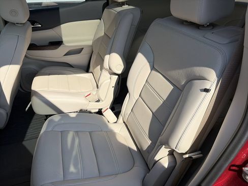 Used 2020 GMC Acadia Denali w/ Technology Package FWD image 29