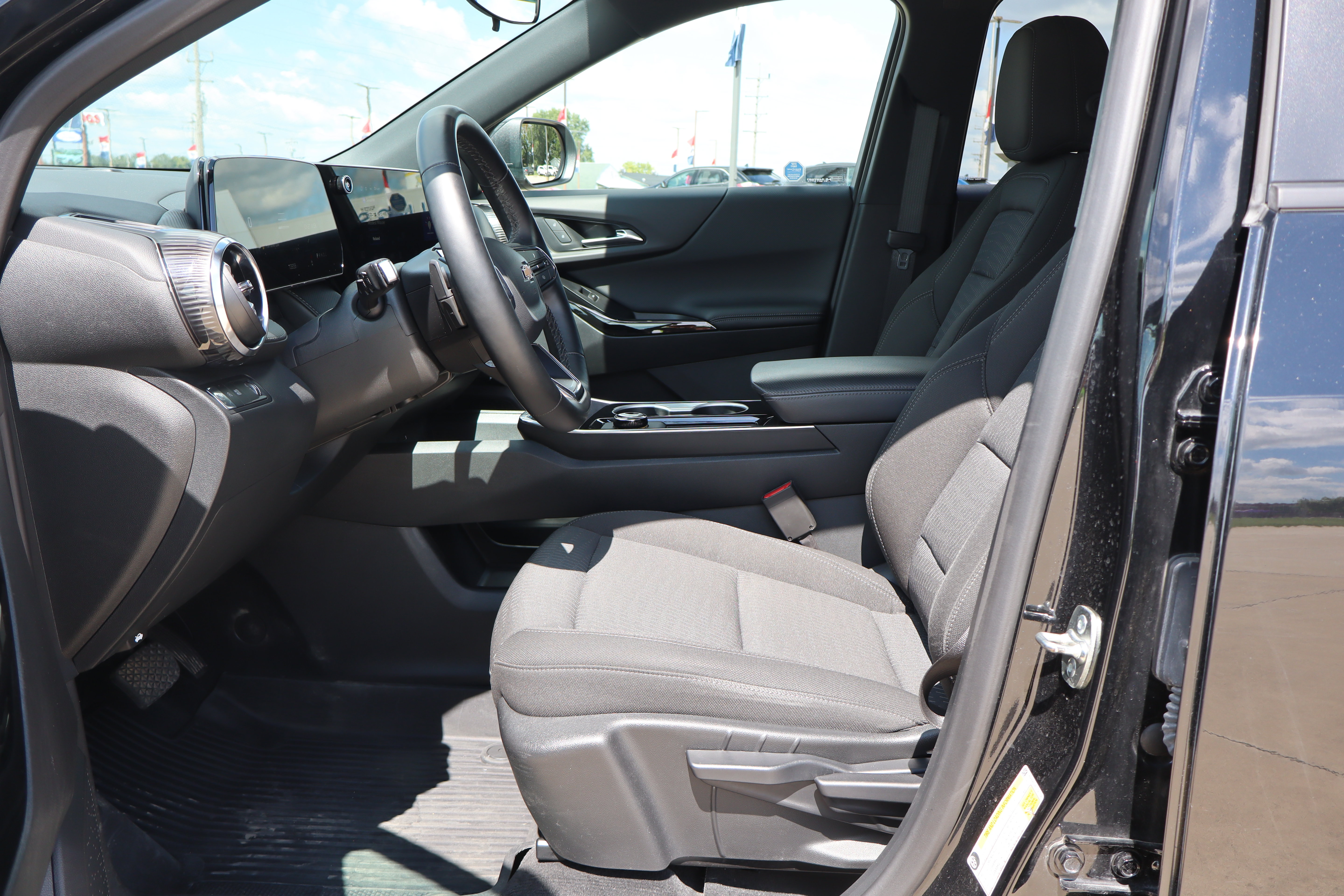 Used 2026 Chevrolet Equinox LT FWD image 9
