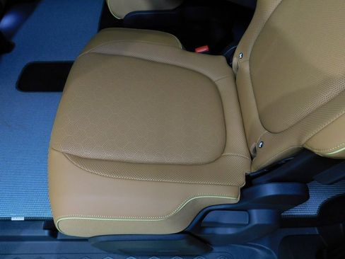 Used 2025 Volkswagen ID. Buzz 1st Edition image 76