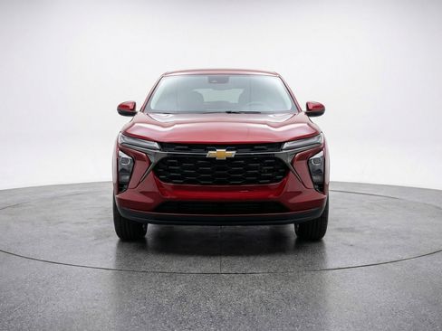 Used 2025 Chevrolet Trax LT w/ LT Convenience Package image 2