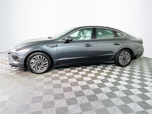 Used 2025 Hyundai Sonata Limited image 4