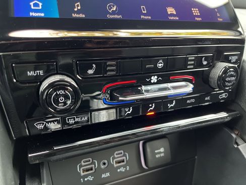 New 2025 Jeep Grand Cherokee L Limited w/ Black Appearance Package image 36