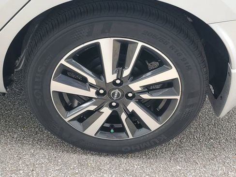Certified 2025 Nissan Versa SV w/ Trunk Package FWD image 31