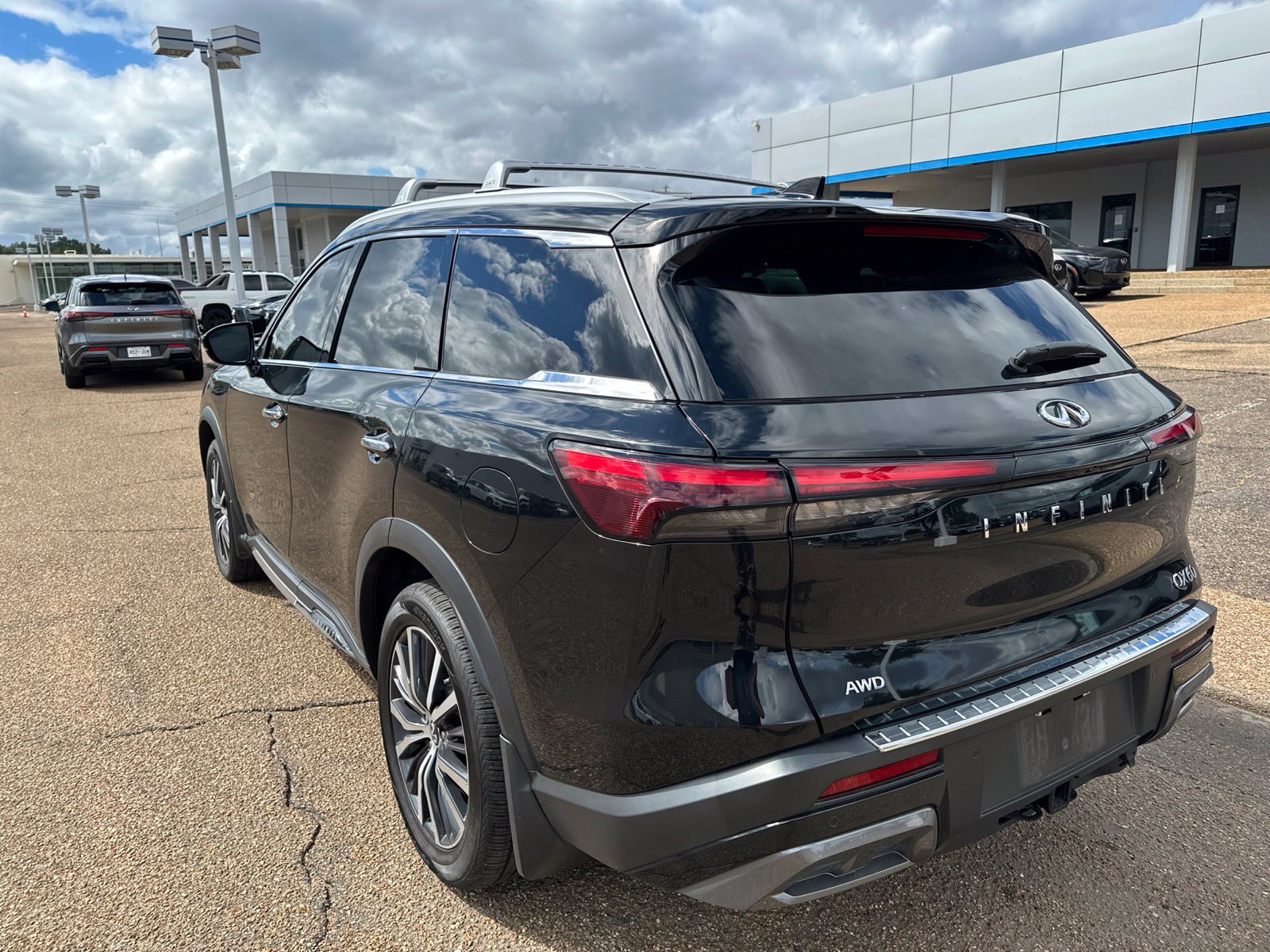 Used 2023 INFINITI QX60 Sensory w/ Vision Package AWD/4WD image 8