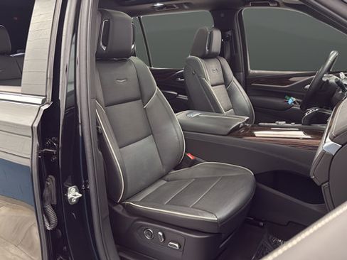 Used 2023 Cadillac Escalade ESV Premium Luxury AWD/4WD image 24