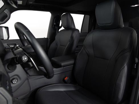 Used 2024 Lexus GX 550 w/ Accessory Package (2T) image 16