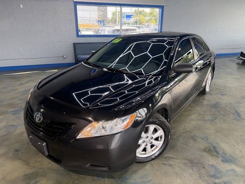 Used 2007 Toyota Camry XLE FWD image 1