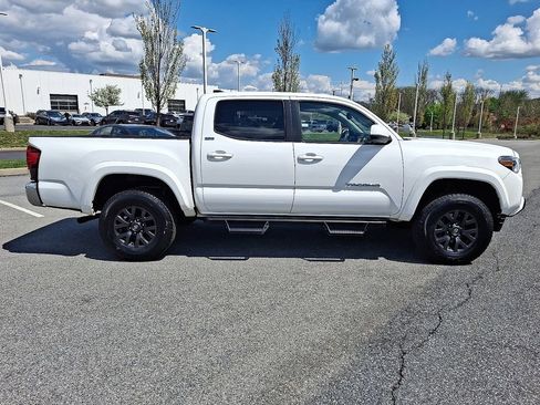 Used 2023 Toyota Tacoma SR5 AWD/4WD image 12