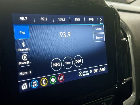 Used 2023 Chevrolet Traverse LT image 14