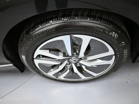 Used 2018 Honda Accord Touring image 15