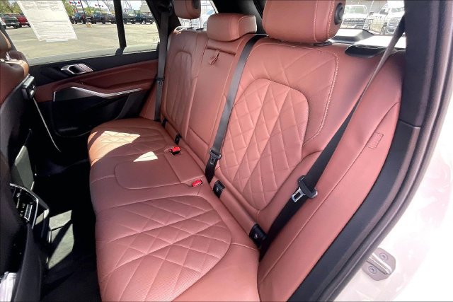 Used 2023 BMW X5 xDrive40i w/ M Sport Package AWD/4WD image 28