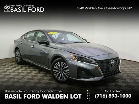 Used 2025 Nissan Altima 2.5 SV image 1