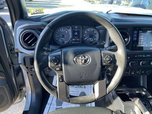 Used 2019 Toyota Tacoma TRD Sport AWD/4WD image 15