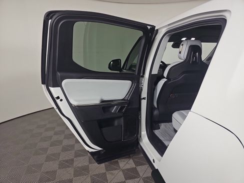 Used 2022 Rivian R1T Adventure image 18