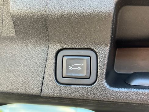 Used 2023 GMC Acadia Denali image 18