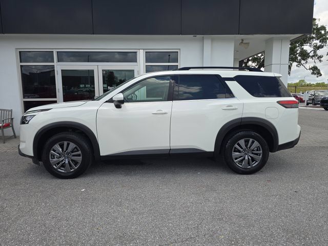 Used 2025 Nissan Pathfinder SV FWD image 4