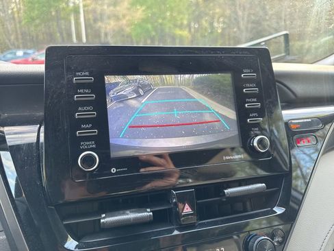 Used 2023 Toyota Camry SE image 5