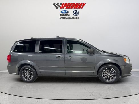 Used 2017 Dodge Grand Caravan SXT FWD image 4
