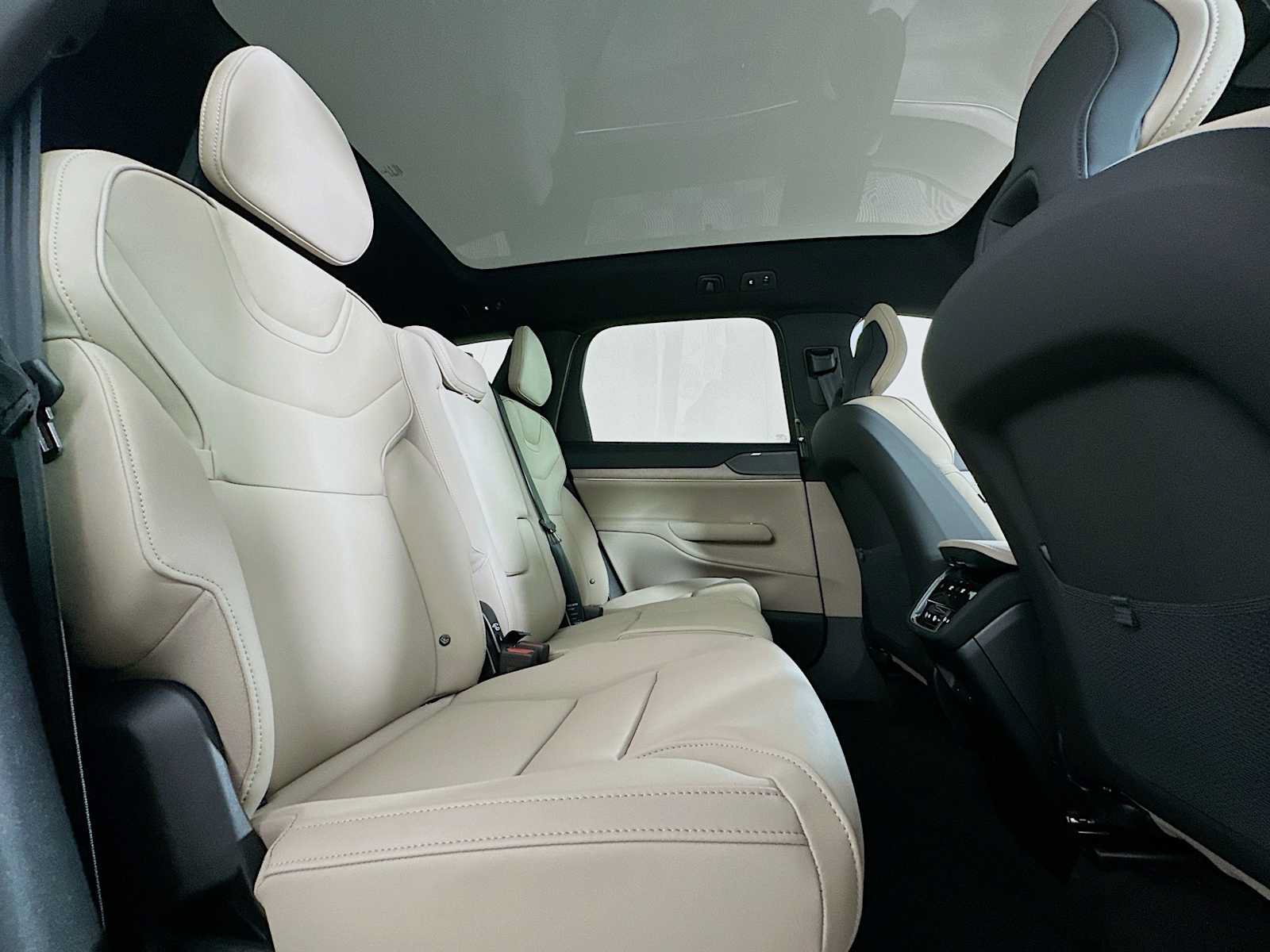 New 2026 Volvo EX90 Plus RWD image 26