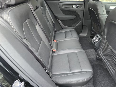 Used 2021 Volvo XC40 T5 Momentum w/ Premium Package image 26