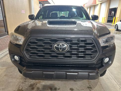 Used 2020 Toyota Tacoma TRD Sport w/ Technology Package image 2
