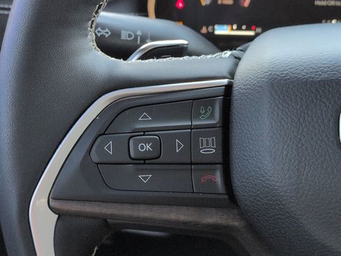 Used 2023 Jeep Grand Cherokee Limited w/ Black Appearance Package image 24