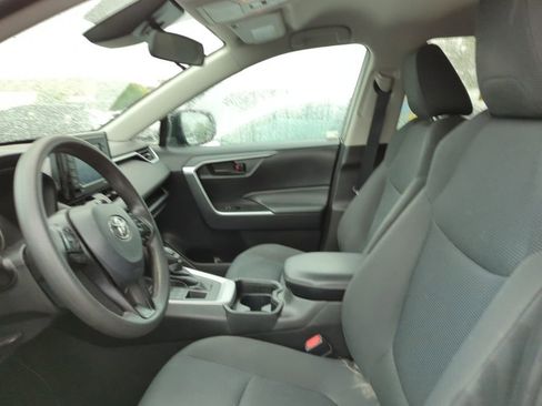 Used 2021 Toyota RAV4 LE AWD/4WD image 6