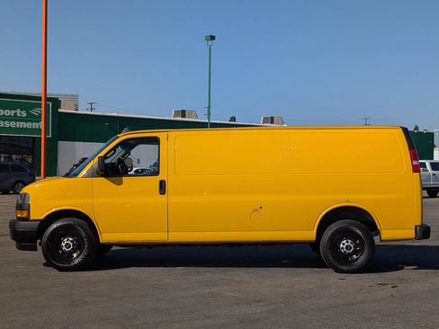 Used 2018 GMC Savana 2500 Extended w/ Driver Convenience Package RWD image 5