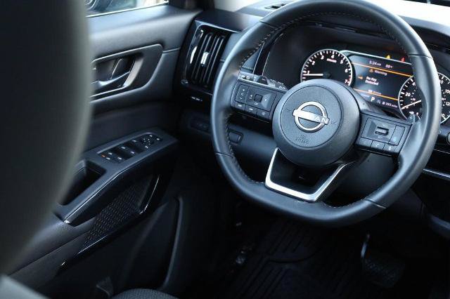 Certified 2025 Nissan Pathfinder SV w/ SV Premium Package FWD image 28